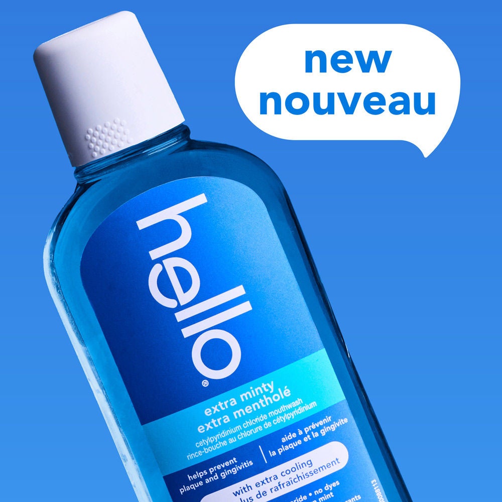 Gros plan de la bouteille de rince-bouche hello Extra à la menthe, sans alcool, rince-bouche sans fluorure, avec mention « Nouveau ».