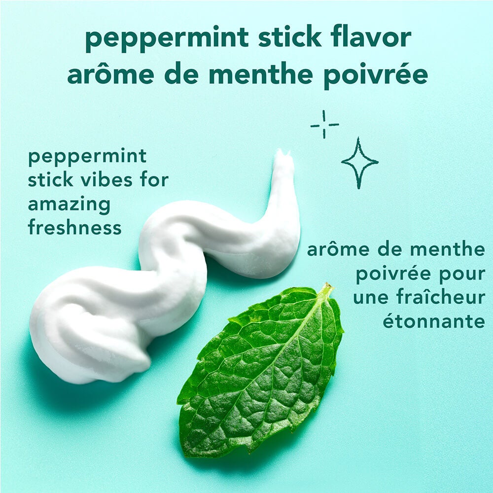 Un tourbillon de dentifrice blanc et une feuille de menthe sur un fond sarcelle clair. Le texte promeut « l'arôme de menthe poivrée » et « l'arôme de menthe poivrée pour une fraîcheur étonnante. »