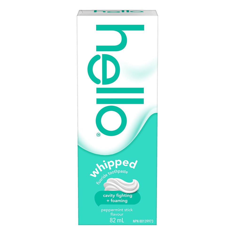 Une boîte de dentifrice fouetté au fluorure hello à l'arôme de bâtonnet de menthe poivrée (82 mL). La boîte est blanche et sarcelle et indique « lutte contre la carie + moussant. »